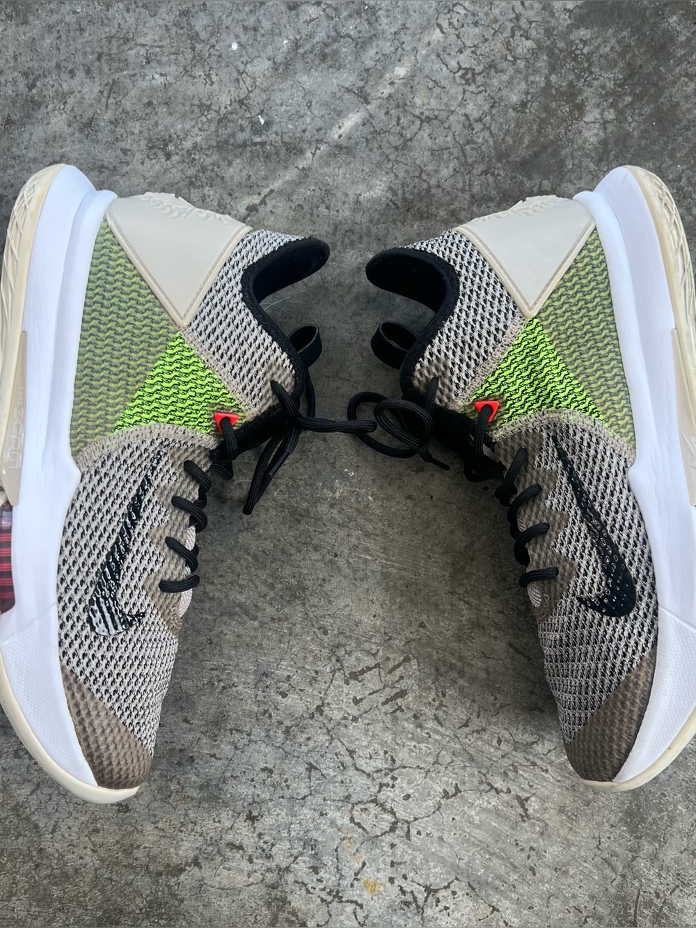 Nike LeBron Witness 4 String Volt Basketball Shoes Men’s Size 10 BV7427 - Picture 10 of 10